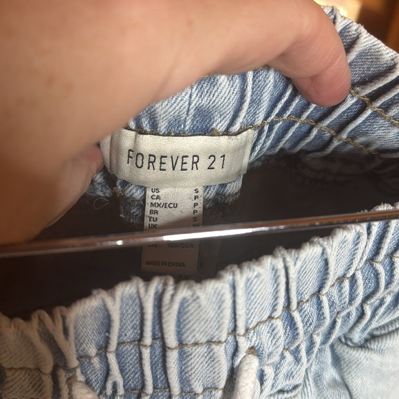 Forever 21 Light Wash Denim Drawstring Shorts Size Small - Picture 6 of 8